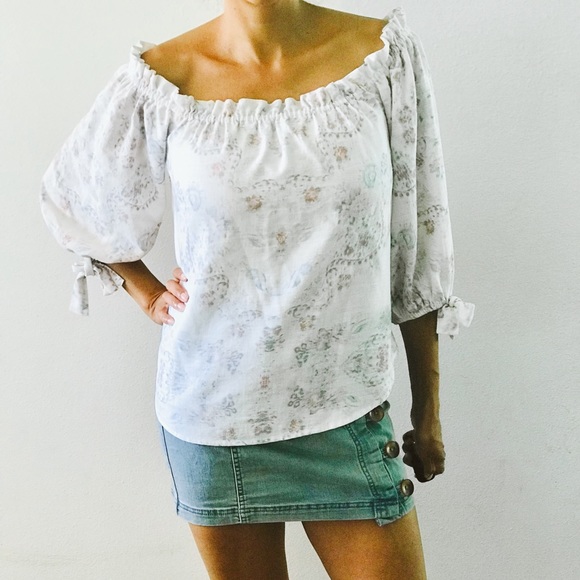 BCBGMaxAzria Tops - NWT BCBG Maxazria Gardenia top size Medium